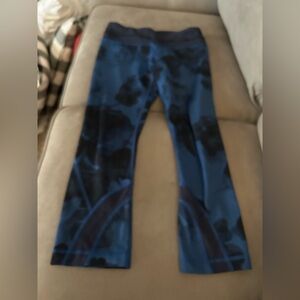 CLEARANCE Lululemon blue flowers leggings 4 sk0857599